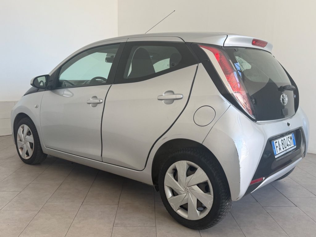 TOYOTA Aygo 1.0 VVT-i 69 CV 5 porte x-wave - 4