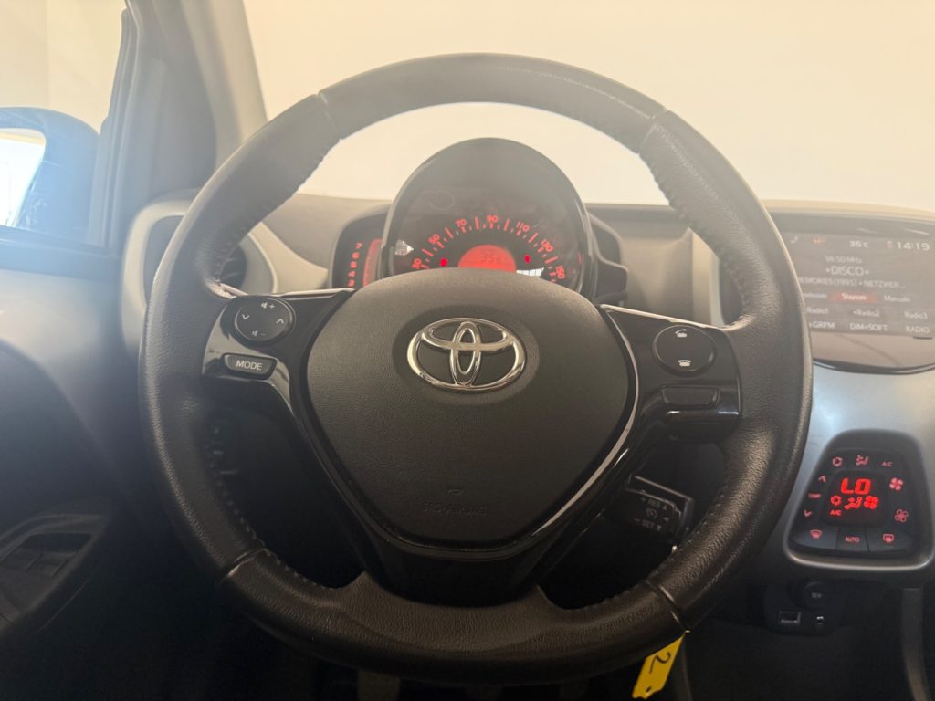 TOYOTA Aygo 1.0 VVT-i 69 CV 5 porte x-wave - 11