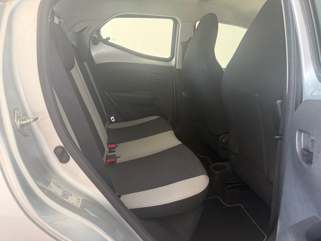 TOYOTA Aygo 1.0 VVT-i 69 CV 5 porte x-wave - 14