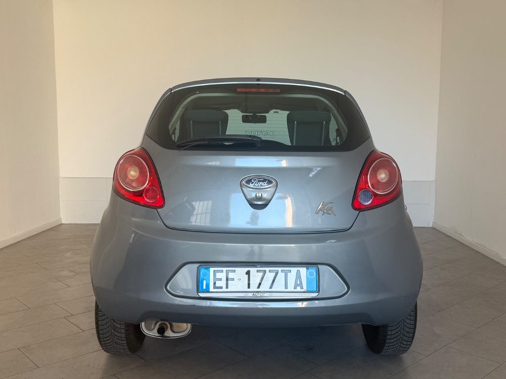 FORD Ka+ 1.2 8V 69CV Titanium - 4