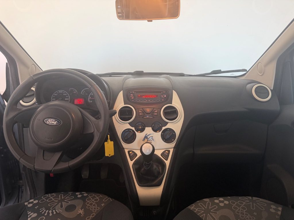 FORD Ka+ 1.2 8V 69CV Titanium - 9