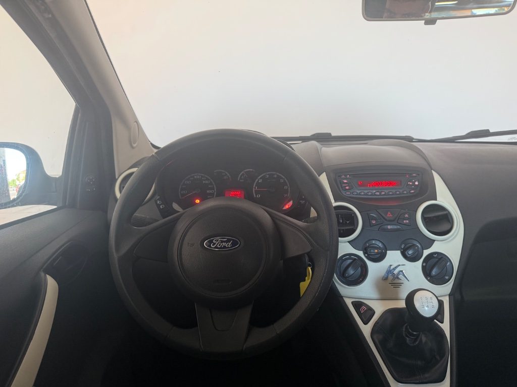 FORD Ka+ 1.2 8V 69CV Titanium - 10