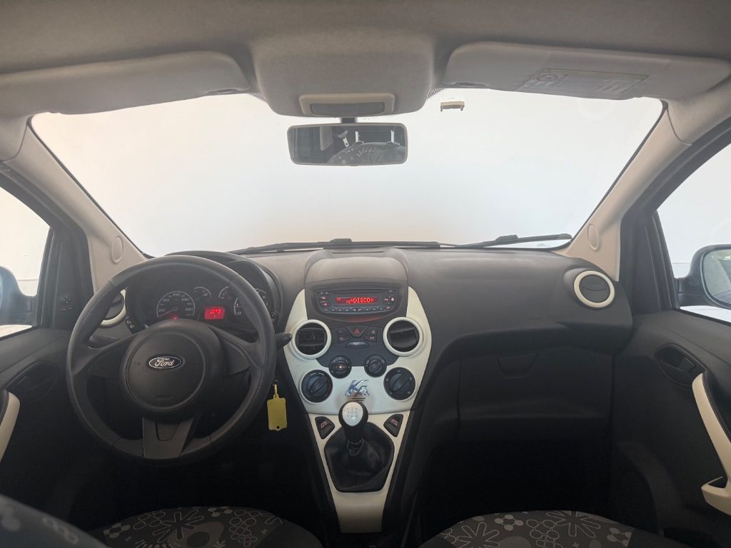 FORD Ka+ 1.2 8V 69CV Titanium - 11