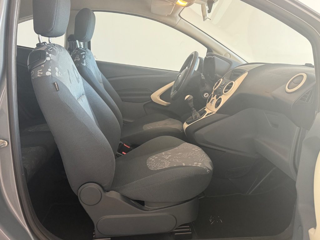 FORD Ka+ 1.2 8V 69CV Titanium - 15