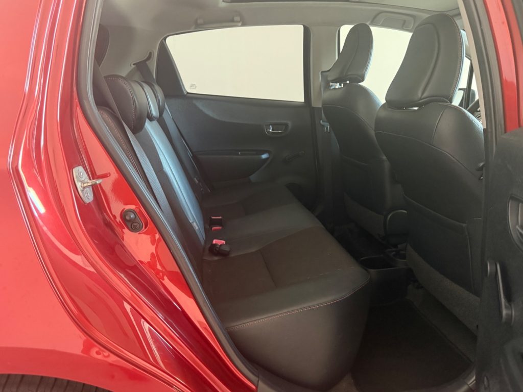 TOYOTA Yaris 1.3 5 porte Active - 15
