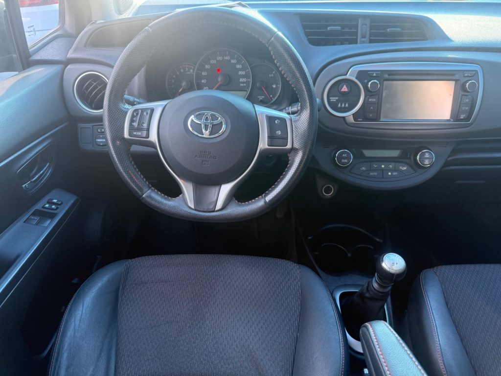 TOYOTA Yaris 1.3 5 porte Active - 16