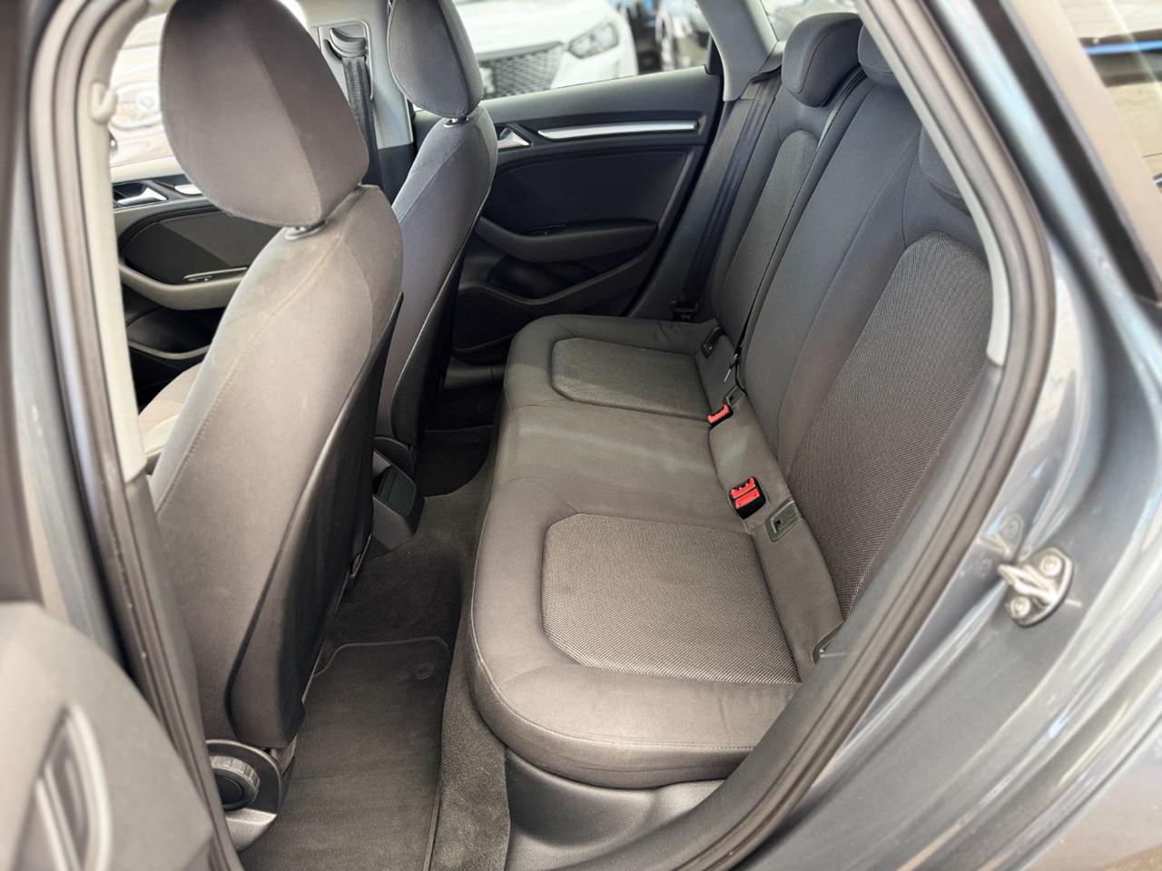 AUDI A3 SPB 1.6 TDI S-Tronic Sport (Xeno/LED/Auto/Navi) - 9