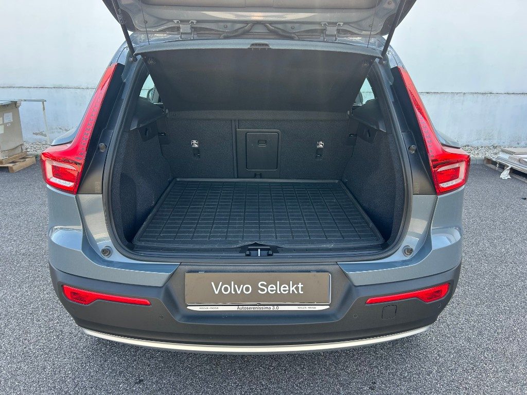 VOLVO XC40 T3 Geartronic Momentum - Grid Foto 14
