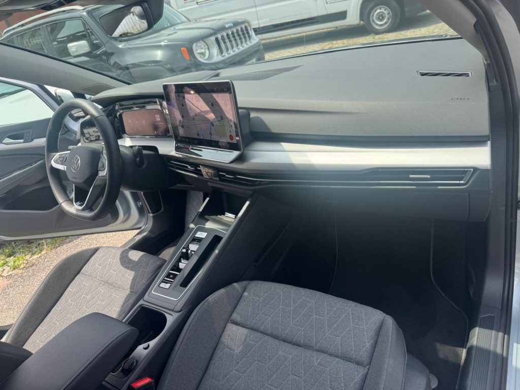 VOLKSWAGEN Golf Variant 2.0 TDI 150 CV DSG Edition Plus - 19