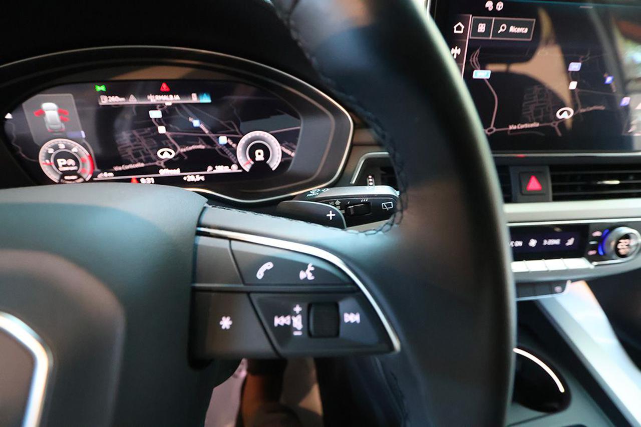 AUDI A4 35 TDI Avant S-Tronic S-Line - 22