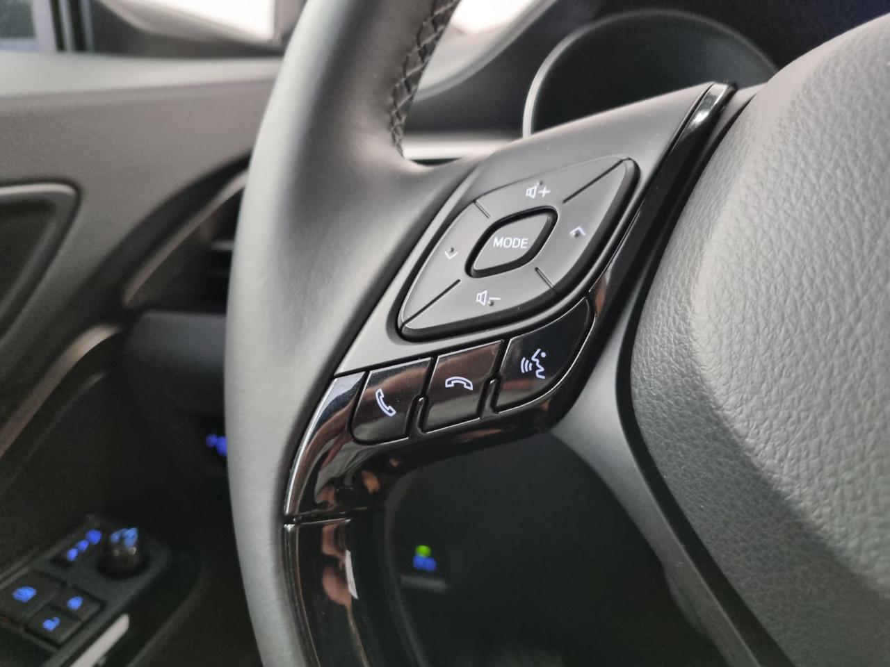 TOYOTA C-HR 1.8 Hybrid E-CVT Dynamic - 18