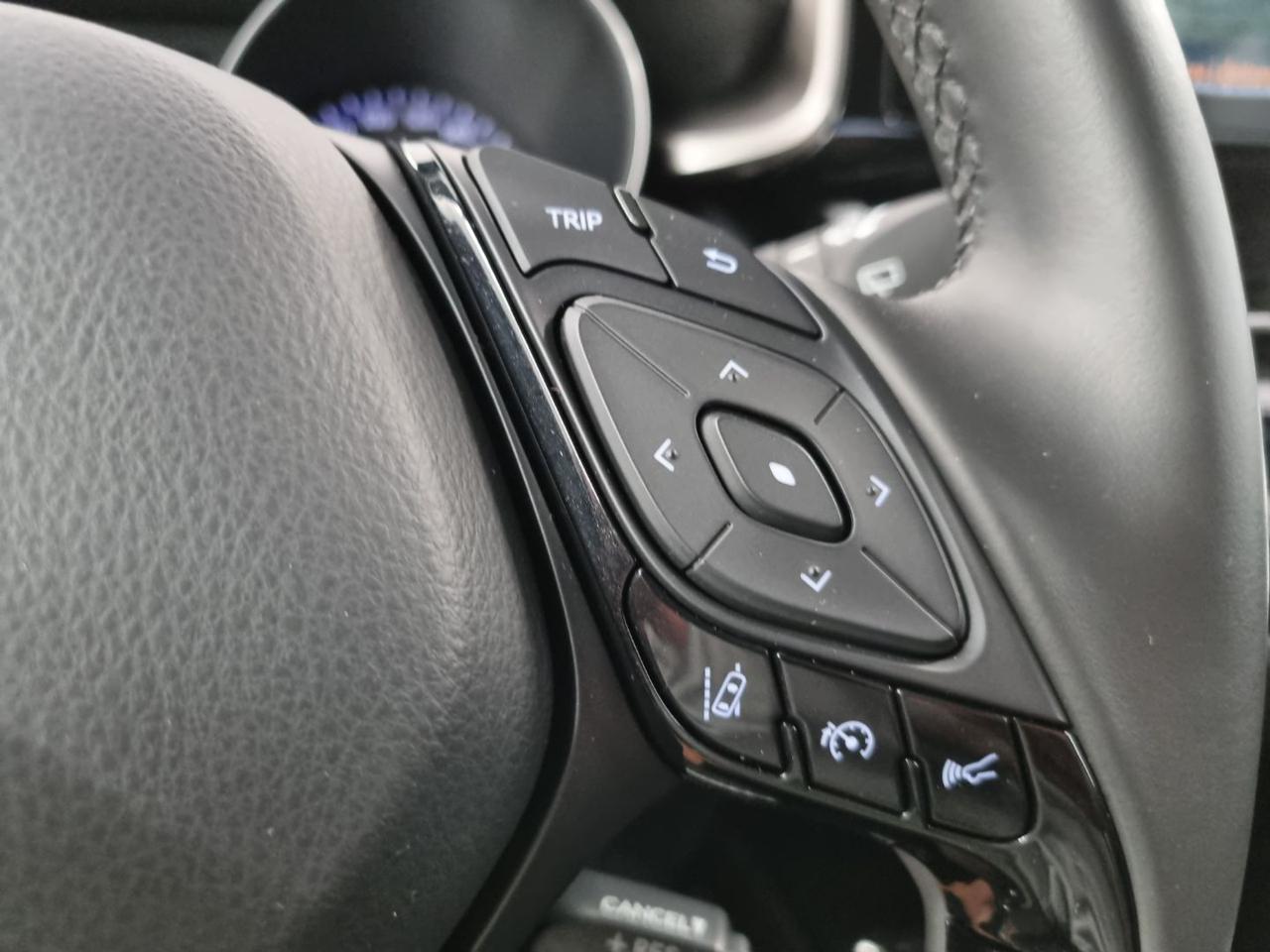 TOYOTA C-HR 1.8 Hybrid E-CVT Dynamic - 17