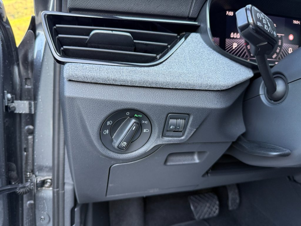 SKODA Kamiq 1.0 TSI DSG Black Dots Camera LED DAB+ Keyless - 11