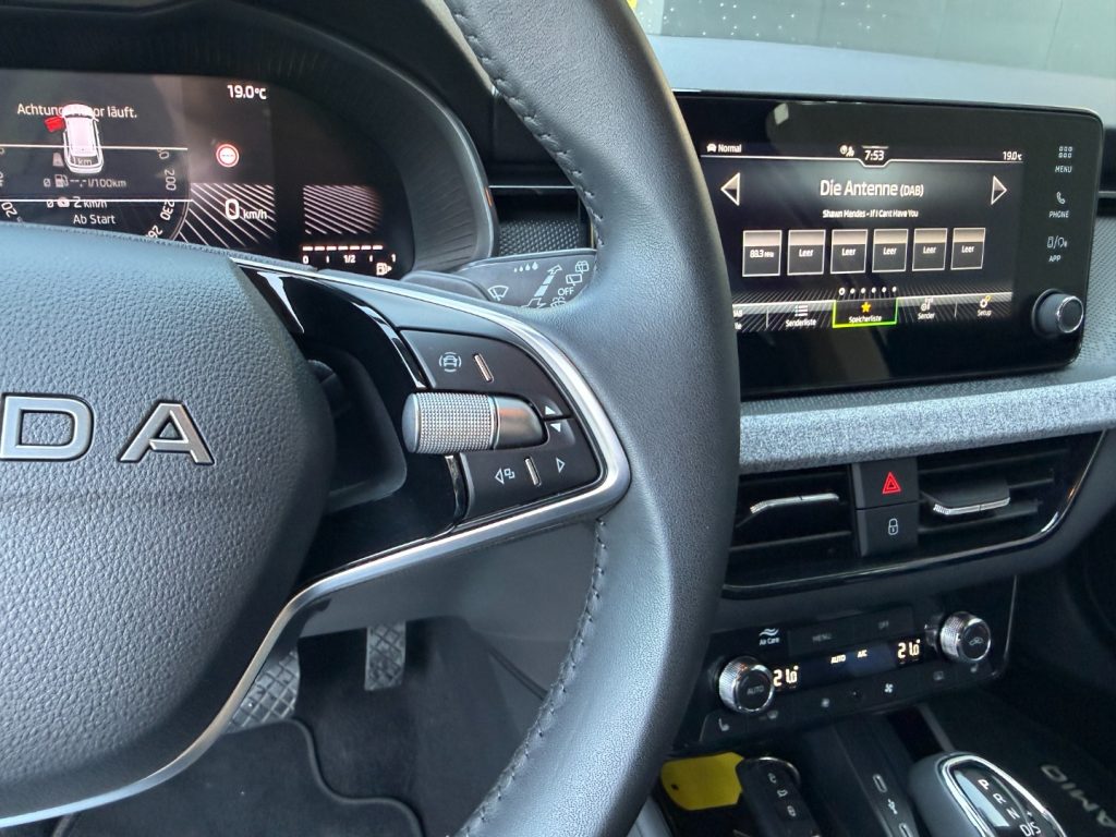 SKODA Kamiq 1.0 TSI DSG Black Dots Camera LED DAB+ Keyless - 13