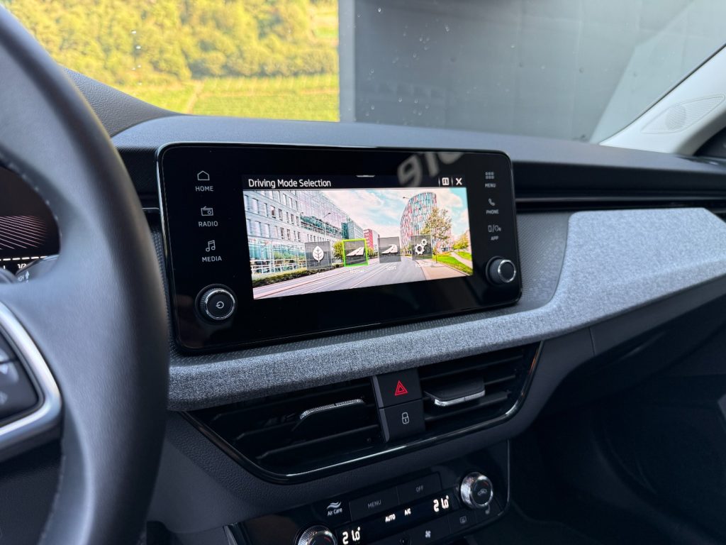 SKODA Kamiq 1.0 TSI DSG Black Dots Camera LED DAB+ Keyless - 16