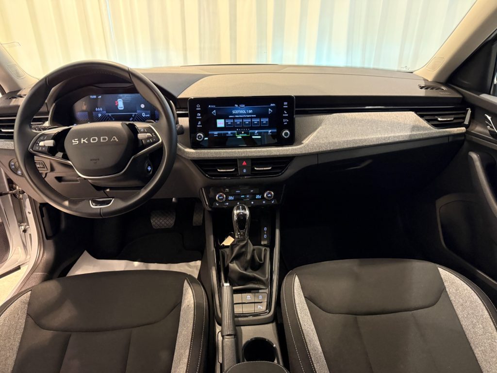 SKODA Kamiq 1.0 TSI DSG Black Dots Camera LED DAB+ Keyless - 8