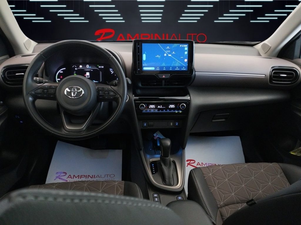 TOYOTA Yaris Cross 1.5 Hybrid E-CVT Lounge Km 28.000 Pronta - 12