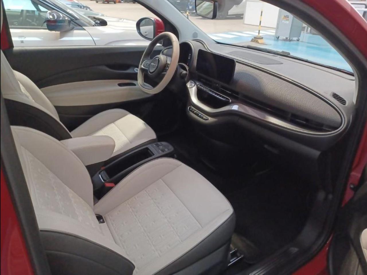 FIAT 500e Berlina 42 kWh La Prima 320 Km autonomia - 6