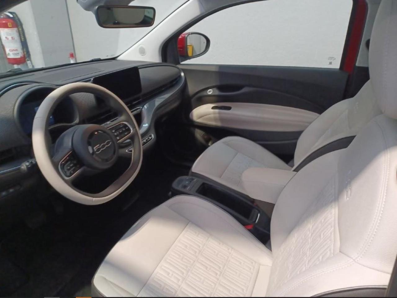 FIAT 500e Berlina 42 kWh La Prima 320 Km autonomia - 7