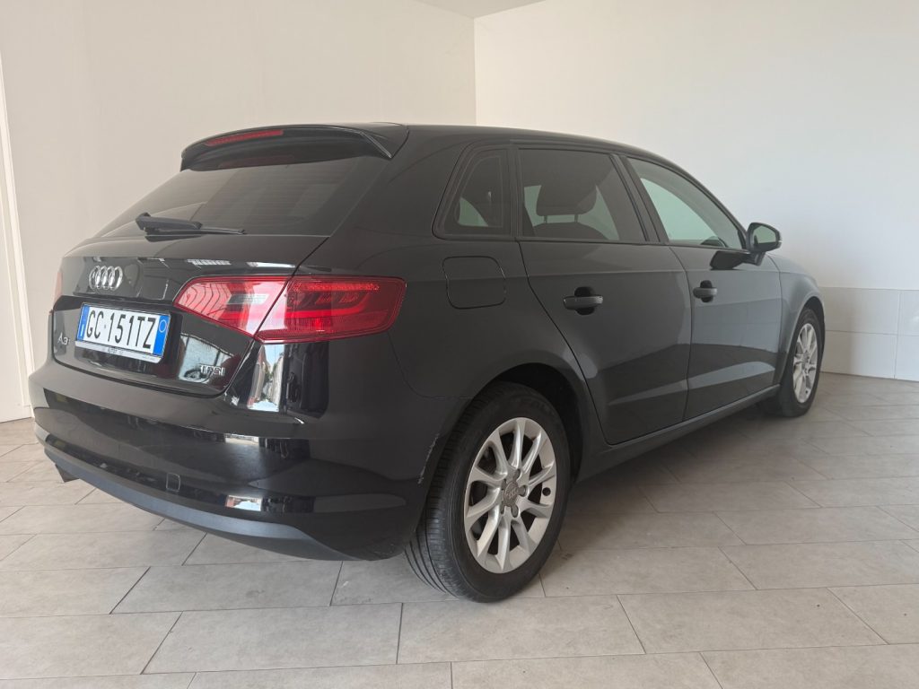 AUDI A3 SPB 1.2 TFSI Ambiente - 4