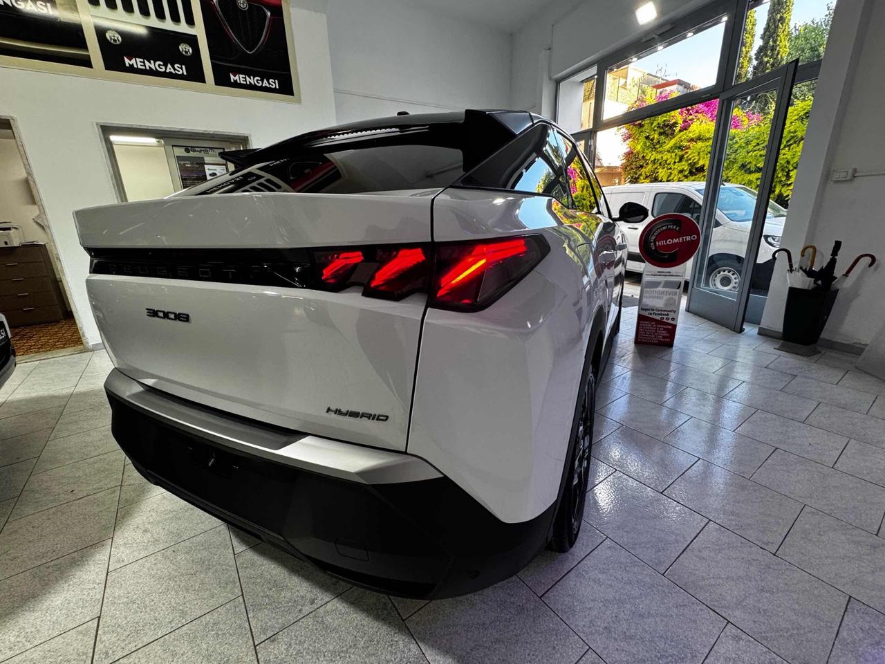 PEUGEOT 3008 Hybrid 145 e-DCS6 GT - 2