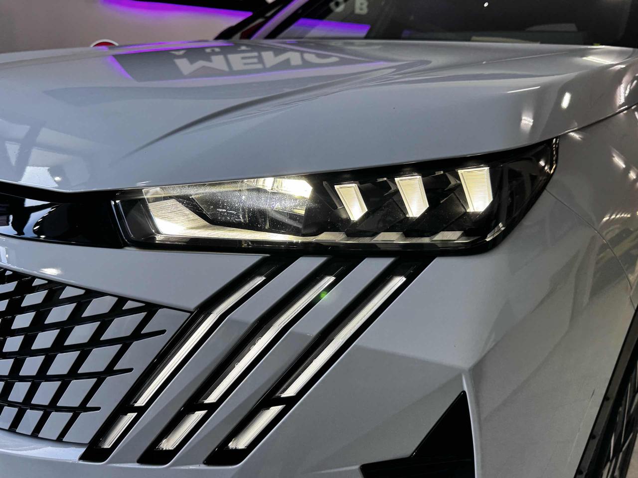PEUGEOT 3008 Hybrid 145 e-DCS6 GT - 8