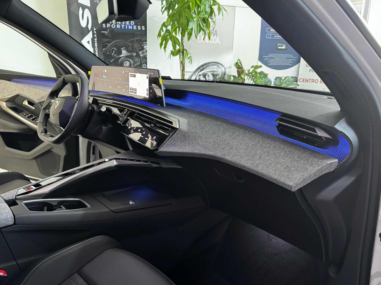 PEUGEOT 3008 Hybrid 145 e-DCS6 GT - 30