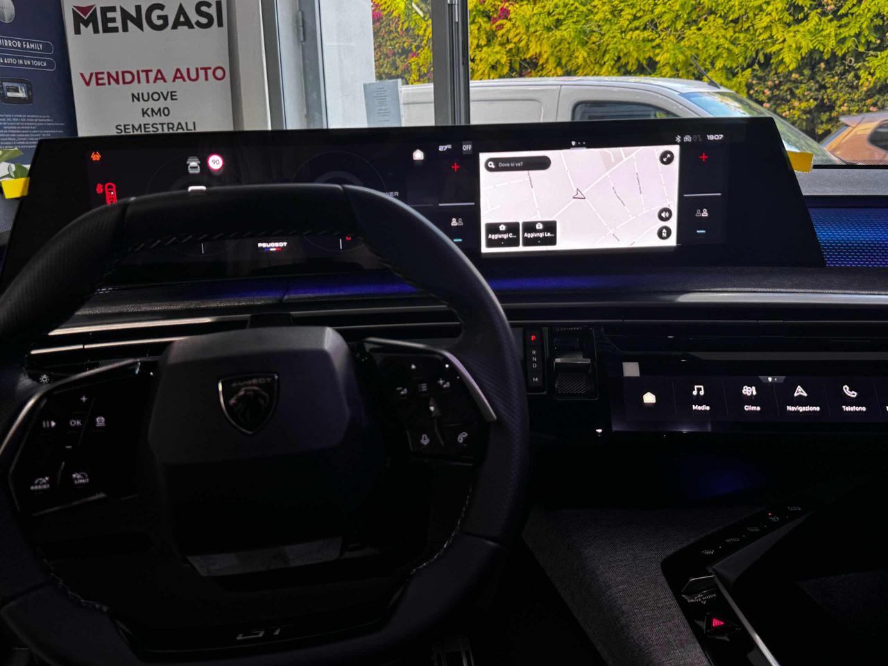 PEUGEOT 3008 Hybrid 145 e-DCS6 GT - 12