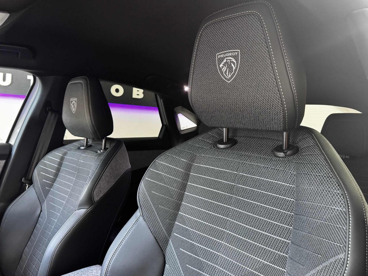 PEUGEOT 3008 Hybrid 145 e-DCS6 GT - 23