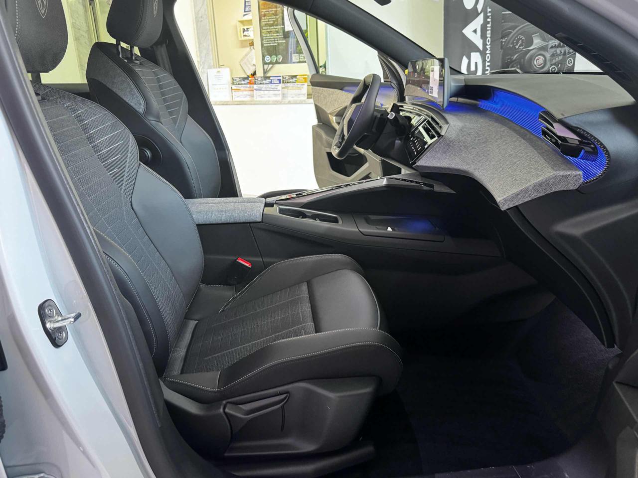 PEUGEOT 3008 Hybrid 145 e-DCS6 GT - 28
