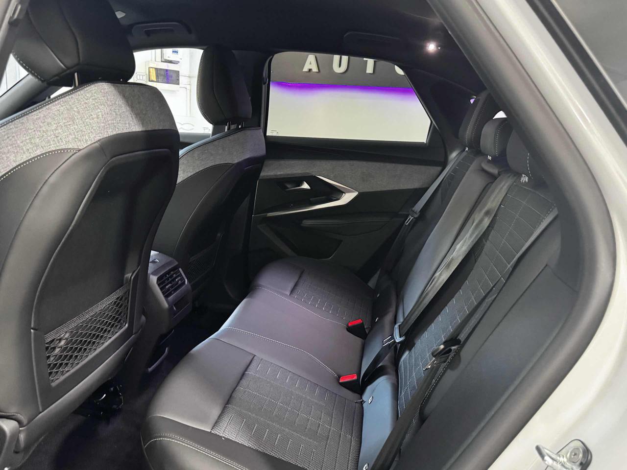 PEUGEOT 3008 Hybrid 145 e-DCS6 GT - 27