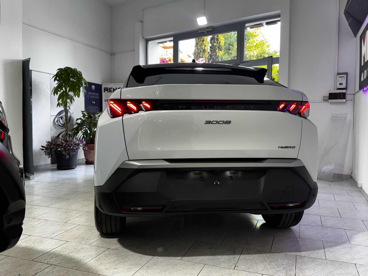 PEUGEOT 3008 Hybrid 145 e-DCS6 GT - 32