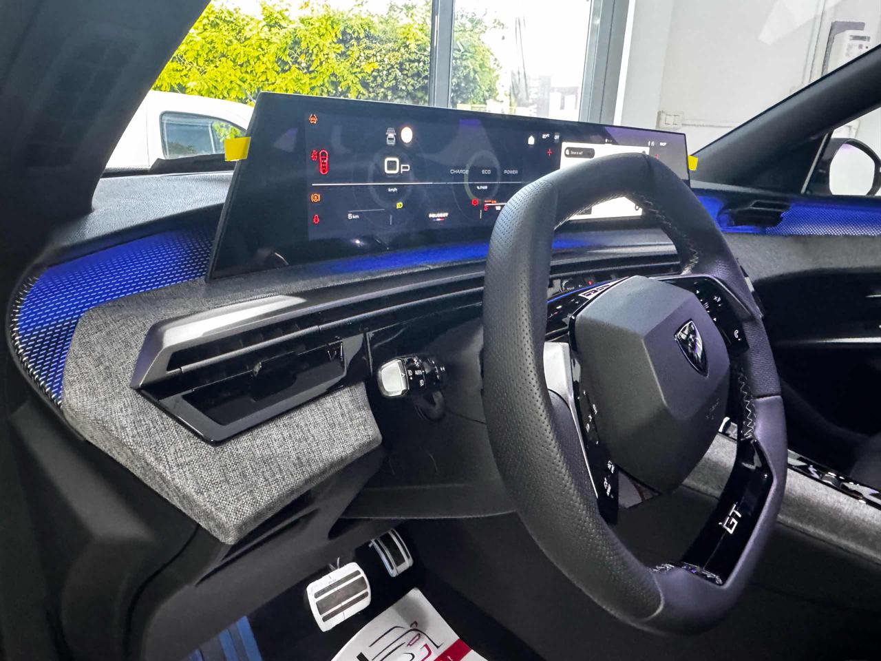 PEUGEOT 3008 Hybrid 145 e-DCS6 GT - 4
