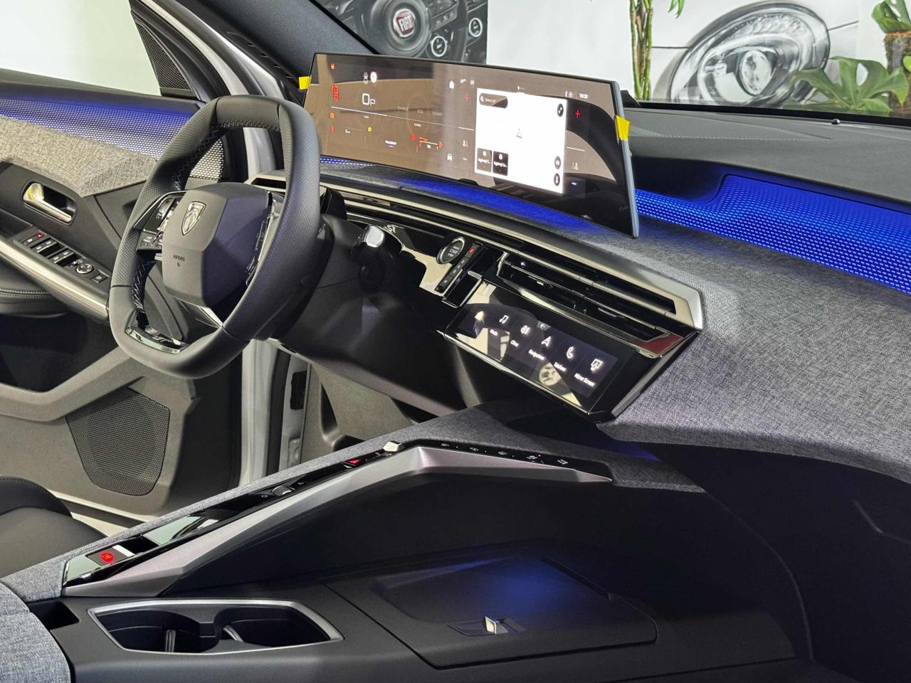 PEUGEOT 3008 Hybrid 145 e-DCS6 GT - 29