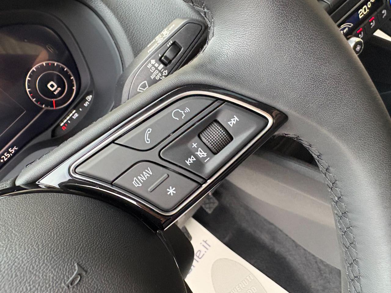 AUDI Q2 30 TDI S tronic S line Edition Identity Black - 29