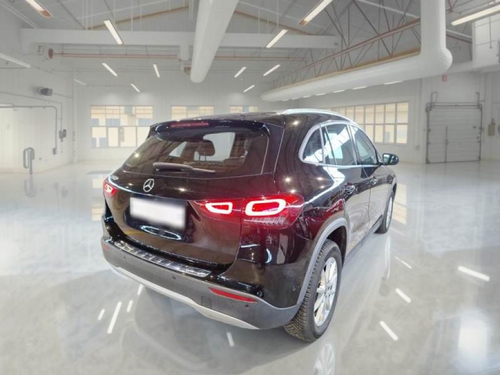 MERCEDES-BENZ GLA 200 d Automatic Business Extra **IVA ESPOSTA** - 2