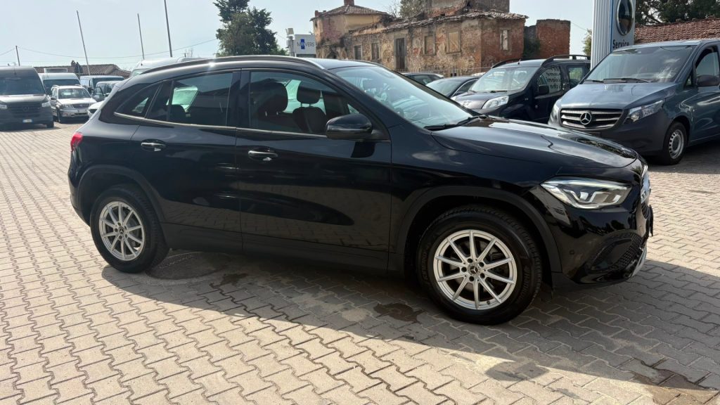 MERCEDES-BENZ GLA 200 d Automatic Business Extra **IVA ESPOSTA** - 2