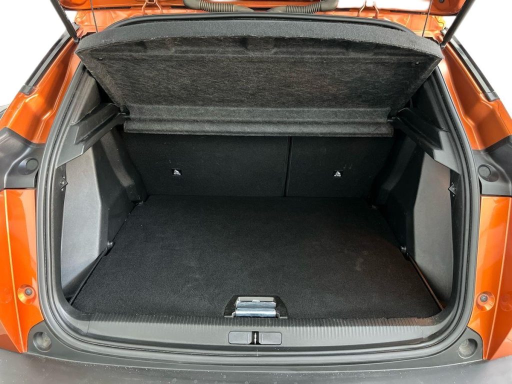 PEUGEOT 2008 BlueHDi 130 S&S EAT8 Allure Pack - 8