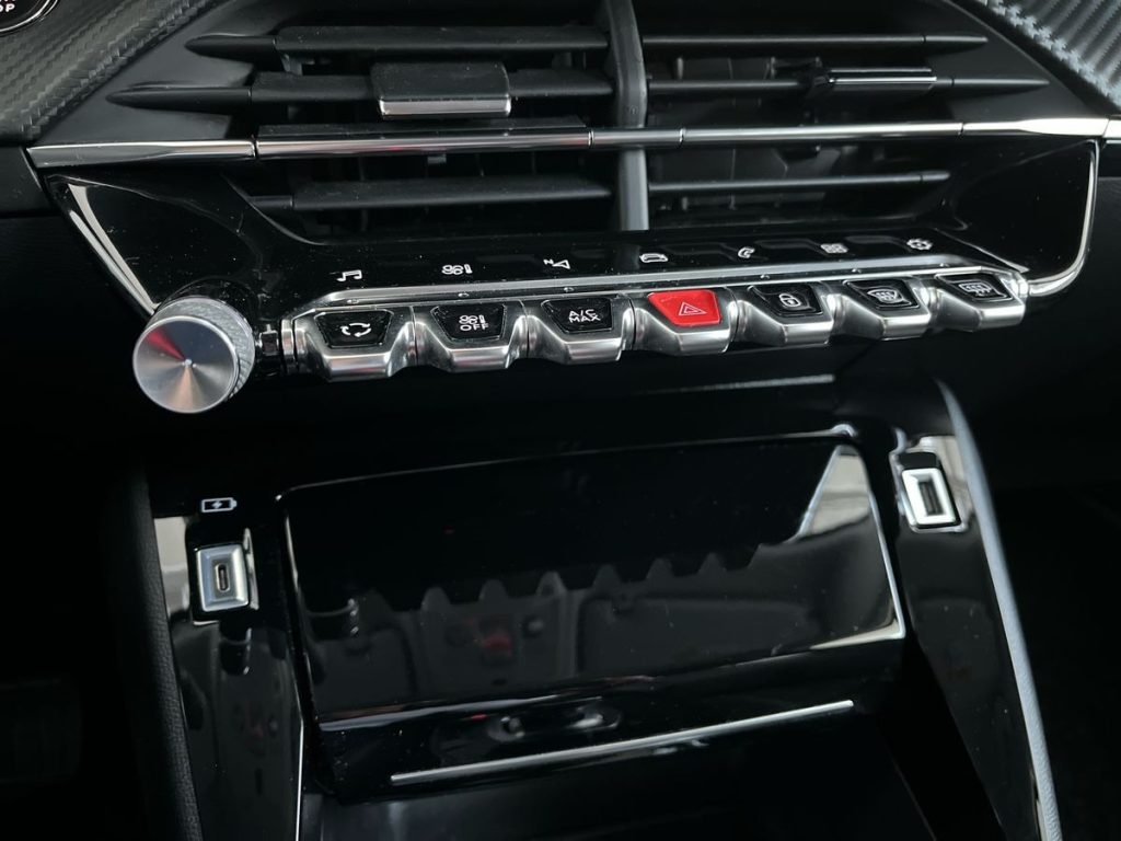 PEUGEOT 2008 BlueHDi 130 S&S EAT8 Allure Pack - 14