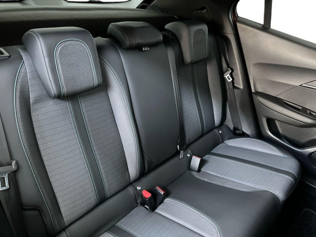 PEUGEOT 2008 BlueHDi 130 S&S EAT8 Allure Pack - 15