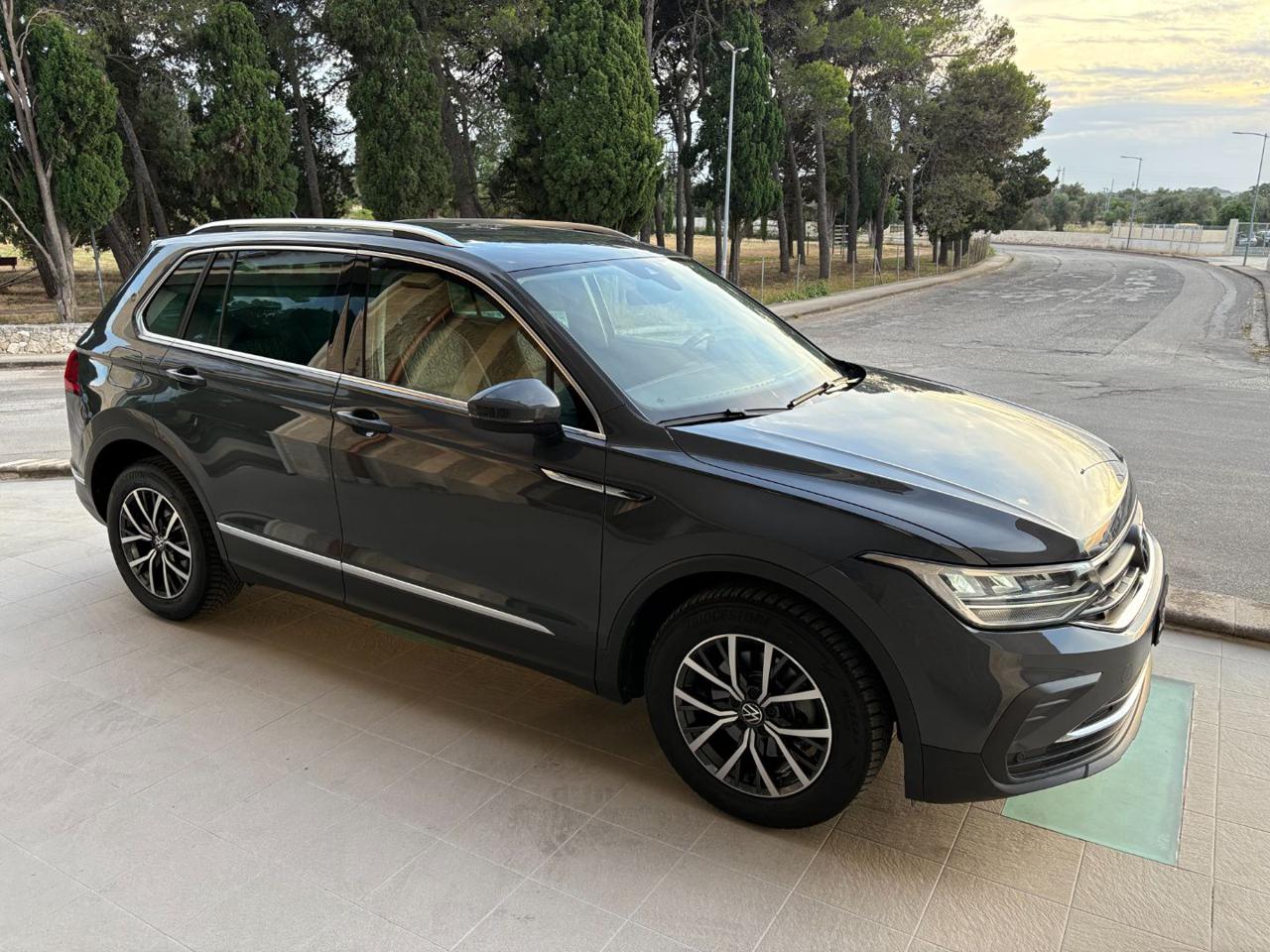 VOLKSWAGEN Tiguan 2.0 TDI 150 CV SCR DSG Life - 3