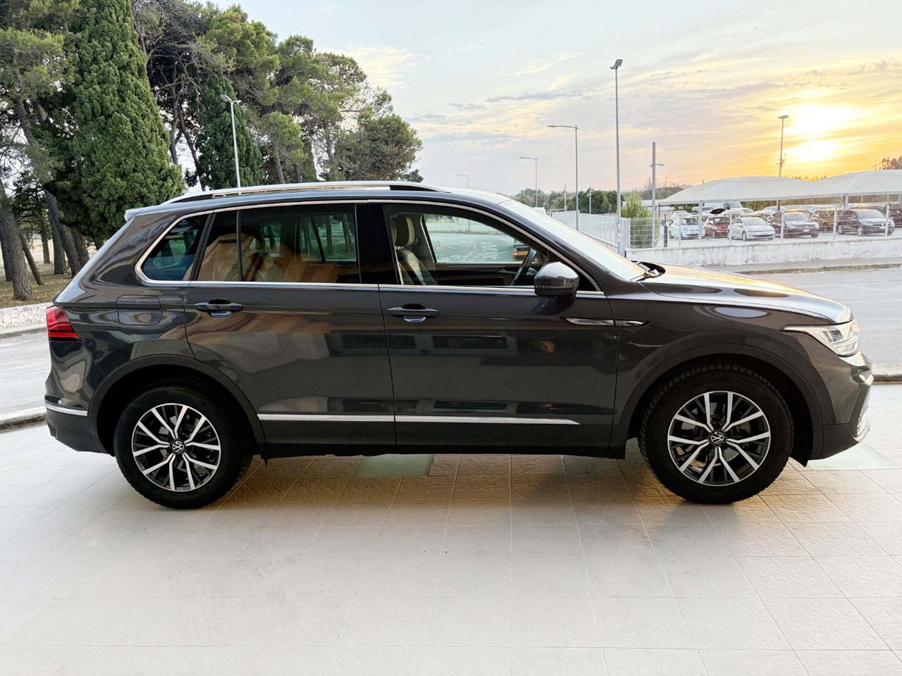 VOLKSWAGEN Tiguan 2.0 TDI 150 CV SCR DSG Life - 4