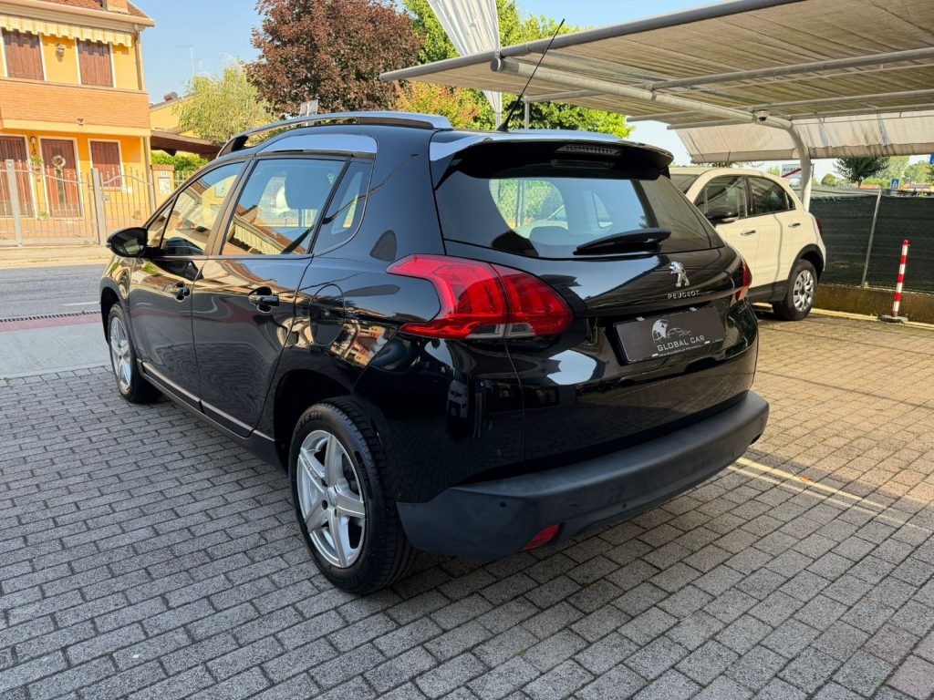 PEUGEOT 2008 1.2 VTi 82CV Allure - 7