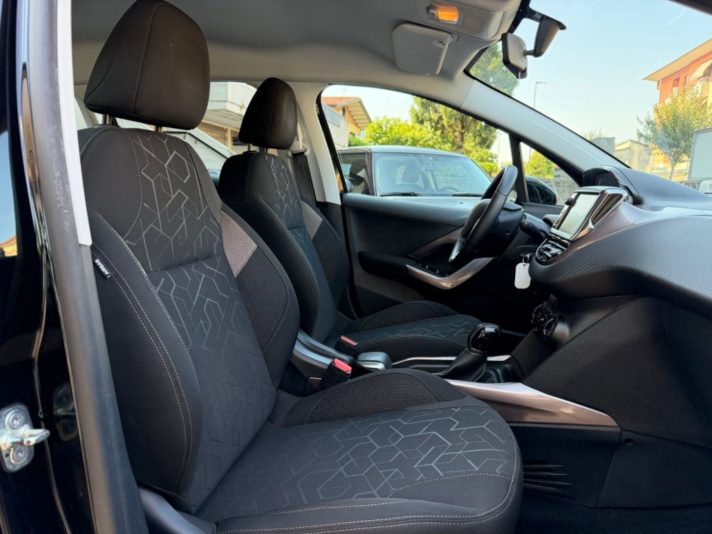 PEUGEOT 2008 1.2 VTi 82CV Allure - 14