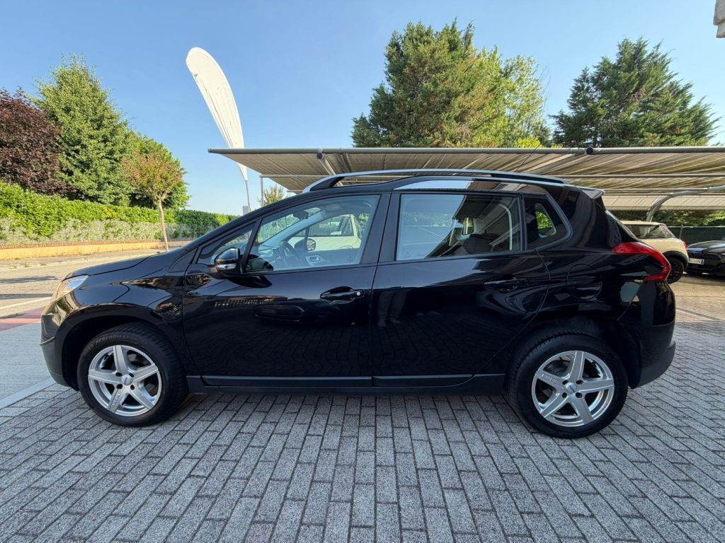 PEUGEOT 2008 1.2 VTi 82CV Allure - 8