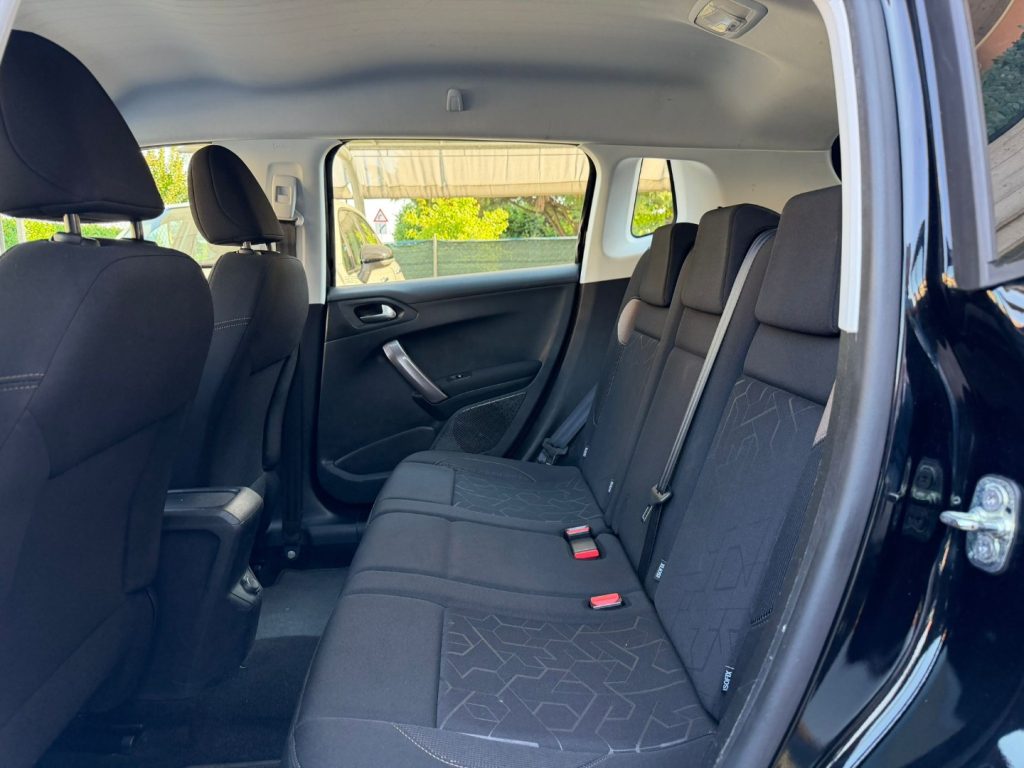 PEUGEOT 2008 1.2 VTi 82CV Allure - 12