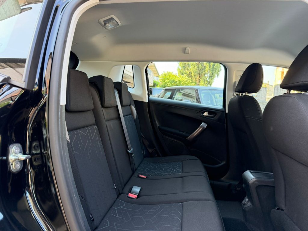 PEUGEOT 2008 1.2 VTi 82CV Allure - 13