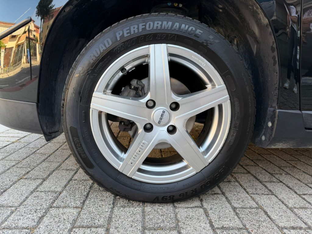 PEUGEOT 2008 1.2 VTi 82CV Allure - 16
