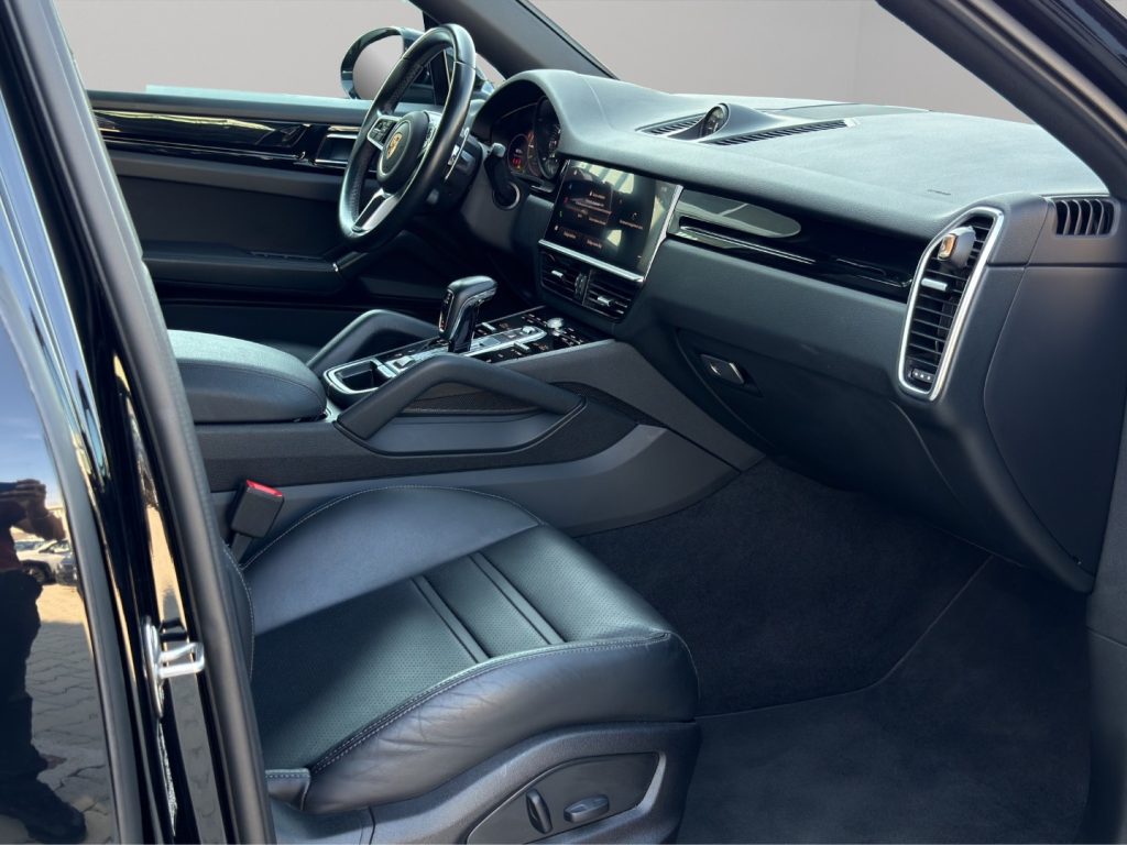 PORSCHE Cayenne Coupé 462CV E-HYBRID - 9