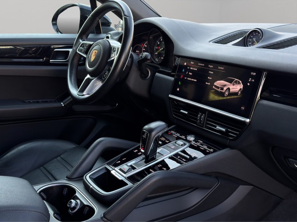 PORSCHE Cayenne Coupé 462CV E-HYBRID - 10